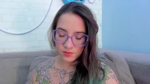 Snapshot of deva_blue chatting on 02-20-25, 04:18 Deva Blue online show from 02-20-25, 04:18