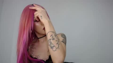 Snapshot of devil_blood chatting on 12-17-25, 05:30 Angel Boo and Adrian online show from 12-17-25, 05:30