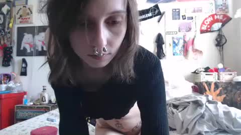 Snapshot of devilg1rl chatting on 01-27-25, 10:06 poutyangel online show from 01-27-25, 10:06