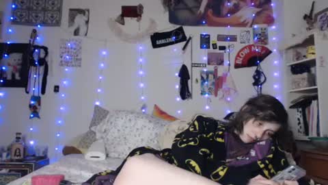 Snapshot of devilg1rl chatting on 01-31-25, 04:36 poutyangel online show from 01-31-25, 04:36
