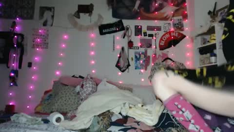 Snapshot of devilg1rl chatting on 02-23-25, 12:48 poutyangel online show from 02-23-25, 12:48