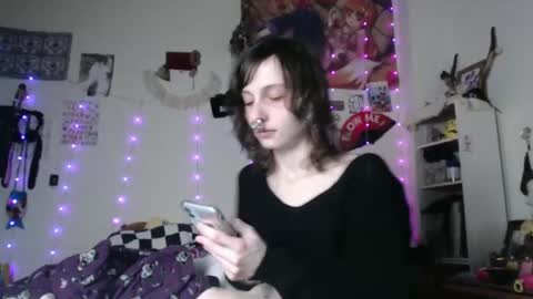 Snapshot of devilg1rl chatting on 02-28-25, 03:48 poutyangel online show from 02-28-25, 03:48