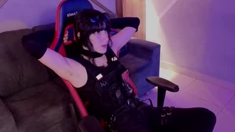 Alex online show from 10-27-25, 03:54