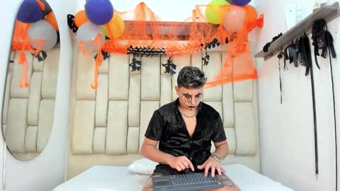 Devil online show from 10-27-25, 02:59