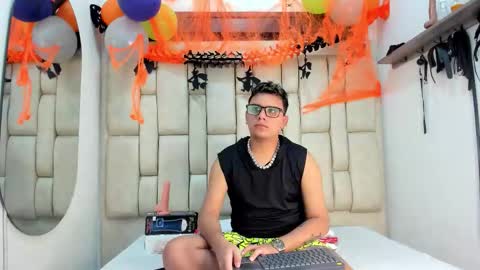 Devil online show from 10-28-25, 02:37