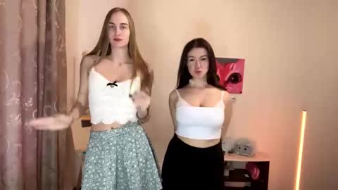 Snapshot of devpip chatting on 11-29-25, 09:56 Pippi online show from 11-29-25, 09:56