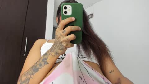 Snapshot of dewolk chatting on 01-09-25, 05:55 thumb up me please its important online show from 01-09-25, 05:55