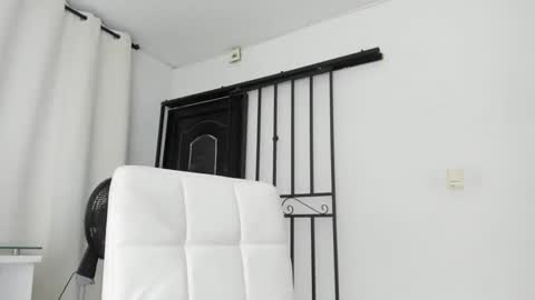 Snapshot of dewolk chatting on 02-20-25, 08:39 thumb up me please its important online show from 02-20-25, 08:39