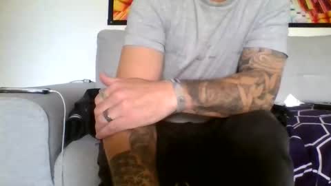 deydey83 online show from 12-23-25, 01:36