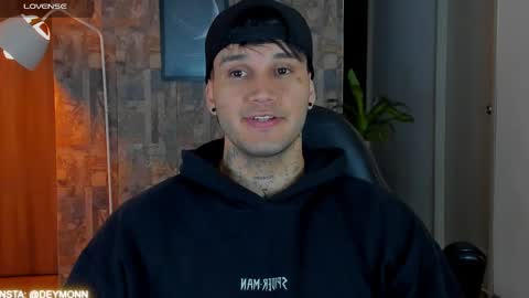 Snapshot of deymon_scott chatting on 02-22-26, 02:02 JULIAN online show from 02-22-26, 02:02