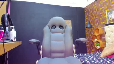 Snapshot of deyy_madisson chatting on 01-23-25, 08:24 Madisson online show from 01-23-25, 08:24