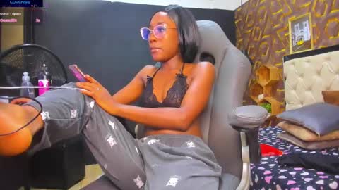 Snapshot of deyy_madisson chatting on 01-26-25, 05:45 Madisson online show from 01-26-25, 05:45