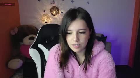 Snapshot of dhanae_tay01 chatting on 12-19-24, 01:50 Dhana online show from 12-19-24, 01:50