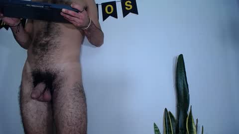 Snapshot of diamond_black00 chatting on 12-31-24, 12:32 MaSSimo online show from 12-31-24, 12:32