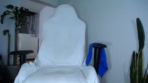 Snapshot of diamond_black00 chatting on 02-12-25, 12:37 MaSSimo online show from 02-12-25, 12:37