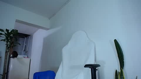 Snapshot of diamond_black00 chatting on 02-24-25, 11:09 MaSSimo online show from 02-24-25, 11:09
