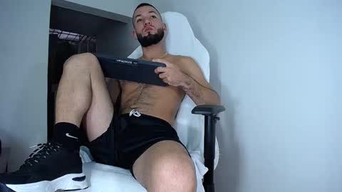 Snapshot of diamond_black00 chatting on 02-28-25, 08:39 MaSSimo online show from 02-28-25, 08:39