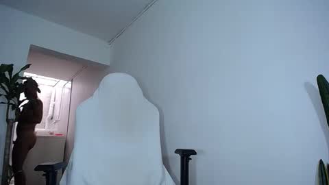 Snapshot of diamond_black00 chatting on 03-09-25, 04:00 MaSSimo online show from 03-09-25, 04:00