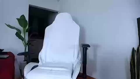 Snapshot of diamond_black00 chatting on 10-15-25, 11:16 MaSSimo online show from 10-15-25, 11:16