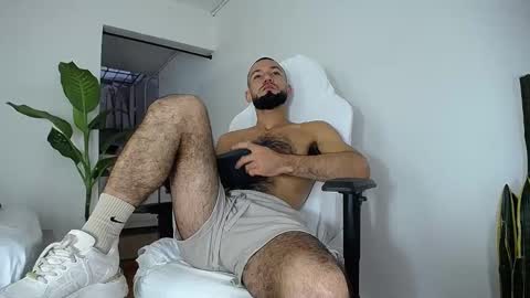 Snapshot of diamond_black00 chatting on 10-18-25, 10:10 MaSSimo online show from 10-18-25, 10:10