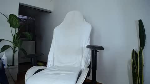 Snapshot of diamond_black00 chatting on 11-13-25, 08:52 MaSSimo online show from 11-13-25, 08:52