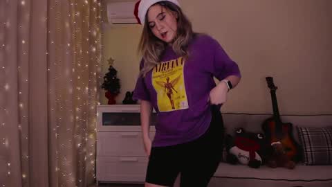 Snapshot of diana_floweri chatting on 12-19-24, 09:51 Diana online show from 12-19-24, 09:51