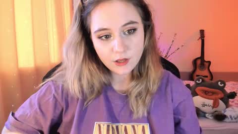 Snapshot of diana_floweri chatting on 02-21-25, 01:11 Diana online show from 02-21-25, 01:11