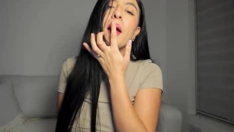 Snapshot of diana_jones_ chatting on 12-17-25, 01:22 POCA online show from 12-17-25, 01:22