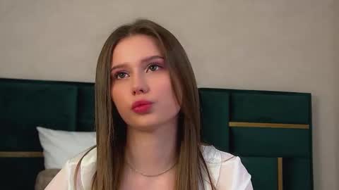 Snapshot of dianabecker chatting on 10-17-25, 06:27 Diana online show from 10-17-25, 06:27