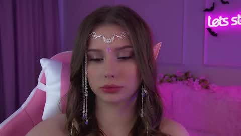 Snapshot of dianabecker chatting on 10-29-25, 06:48 Diana online show from 10-29-25, 06:48