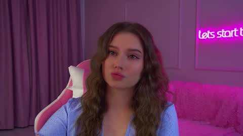 Snapshot of dianabecker chatting on 11-13-25, 07:02 Diana online show from 11-13-25, 07:02