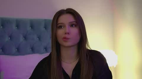 Snapshot of dianabecker chatting on 11-20-25, 06:18 Diana online show from 11-20-25, 06:18