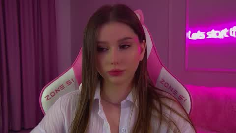 Snapshot of dianabecker chatting on 11-23-25, 06:41 Diana online show from 11-23-25, 06:41