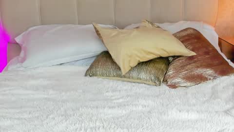 dianac1998 online show from 10-15-25, 09:15