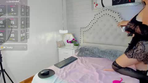 Snapshot of diannevega chatting on 10-30-25, 07:14 call me princess dianne online show from 10-30-25, 07:14