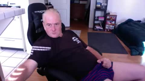 Snapshot of dickflasher5 chatting on 10-10-25, 03:22 Richard Fleischer online show from 10-10-25, 03:22