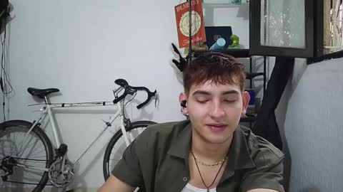 Snapshot of diegorogue_ chatting on 12-29-24, 10:03 Diego rogue online show from 12-29-24, 10:03