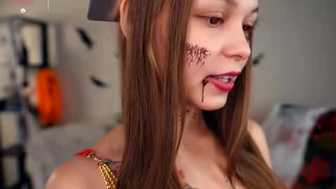 Elwyna online show from 10-30-25, 07:14