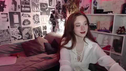 Hi im Alice 3 Im usualy online 03-10 or 17-21 UTC0 online show from 10-08-25, 09:12