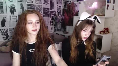 Hi im Alice 3 Im usualy online 03-10 or 17-21 UTC0 online show from 11-08-25, 09:57