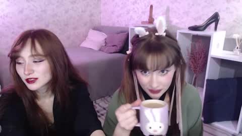 Hi im Alice 3 Im usualy online 03-10 or 17-21 UTC0 online show from 01-08-26, 10:45