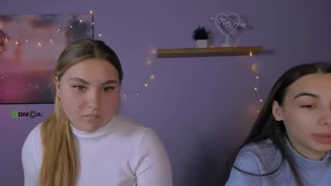 Snapshot of dina_bloom chatting on 12-17-25, 12:44 dina_bloom online show from 12-17-25, 12:44