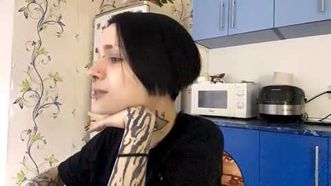 Snapshot of dinorahdamoro chatting on 10-17-25, 08:11 Cate online show from 10-17-25, 08:11