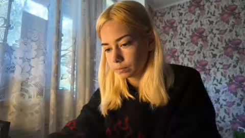 dinorahmroczkowski online show from 09-29-25, 06:18