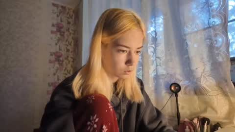dinorahmroczkowski online show from 10-06-25, 07:50