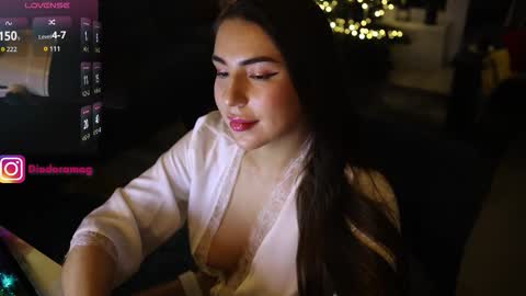 Snapshot of diodoramag chatting on 12-14-25, 05:40 Diodora Magenta online show from 12-14-25, 05:40