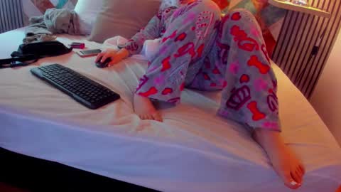 diosaelchat online show from 11-17-25, 03:34