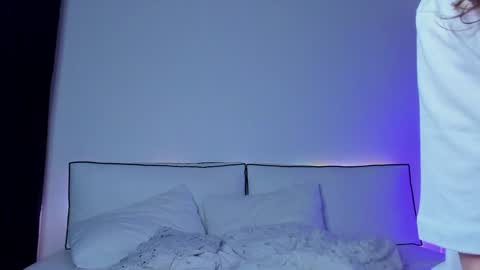 Hailey online show from 01-08-25, 01:00