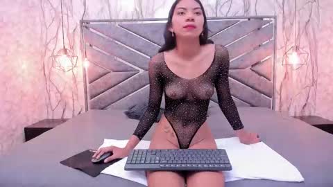 Snapshot of dirty_miia chatting on 11-24-25, 11:54 MIA online show from 11-24-25, 11:54