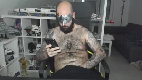 Robert online show from 10-26-25, 02:06